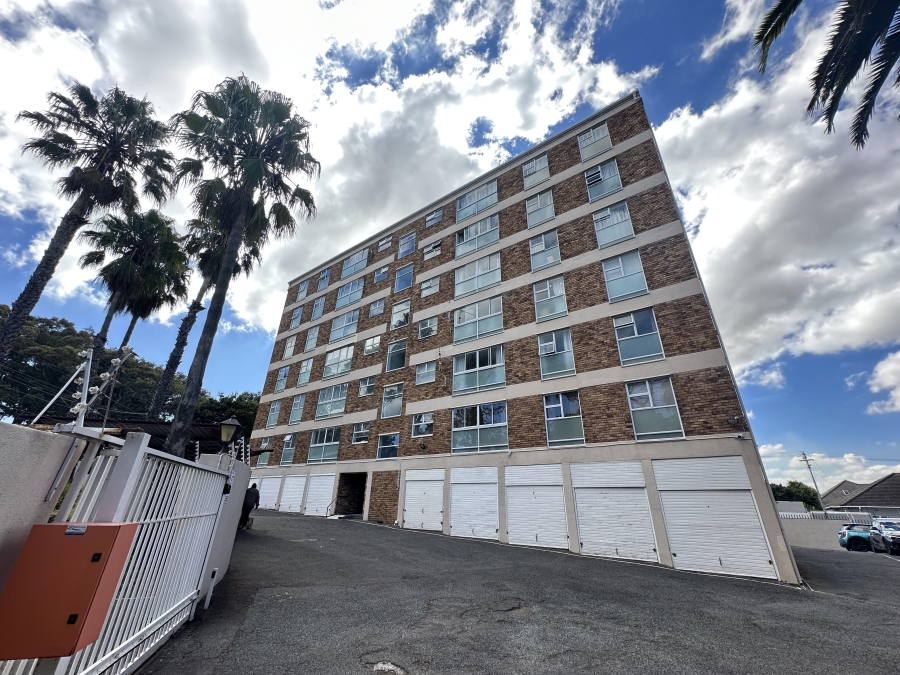 2 Bedroom Property for Sale in Wynberg Upper Western Cape